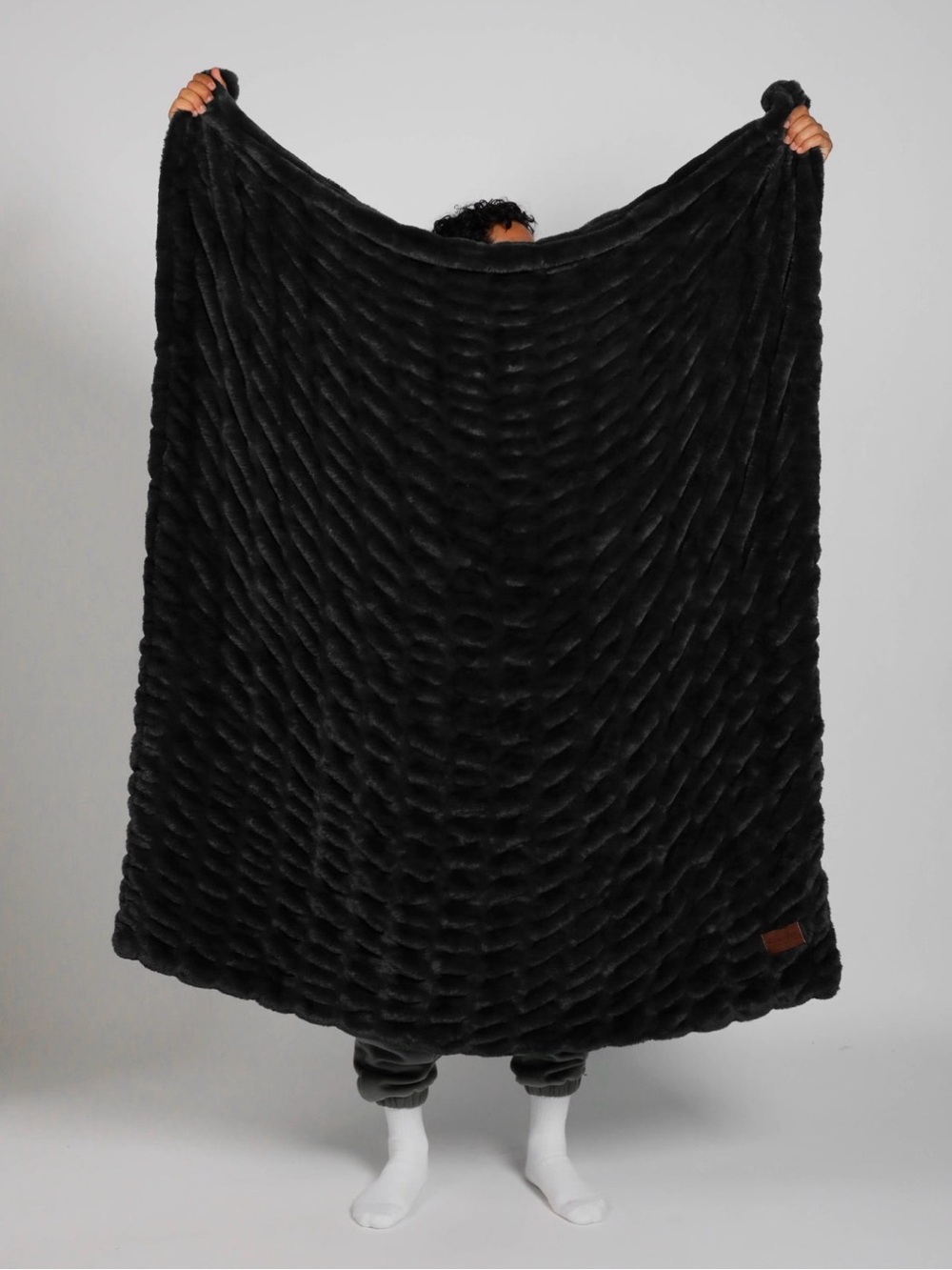 Lux Plush Faux Fur Throw Blanket - Thunder color - Picture 3 of 5